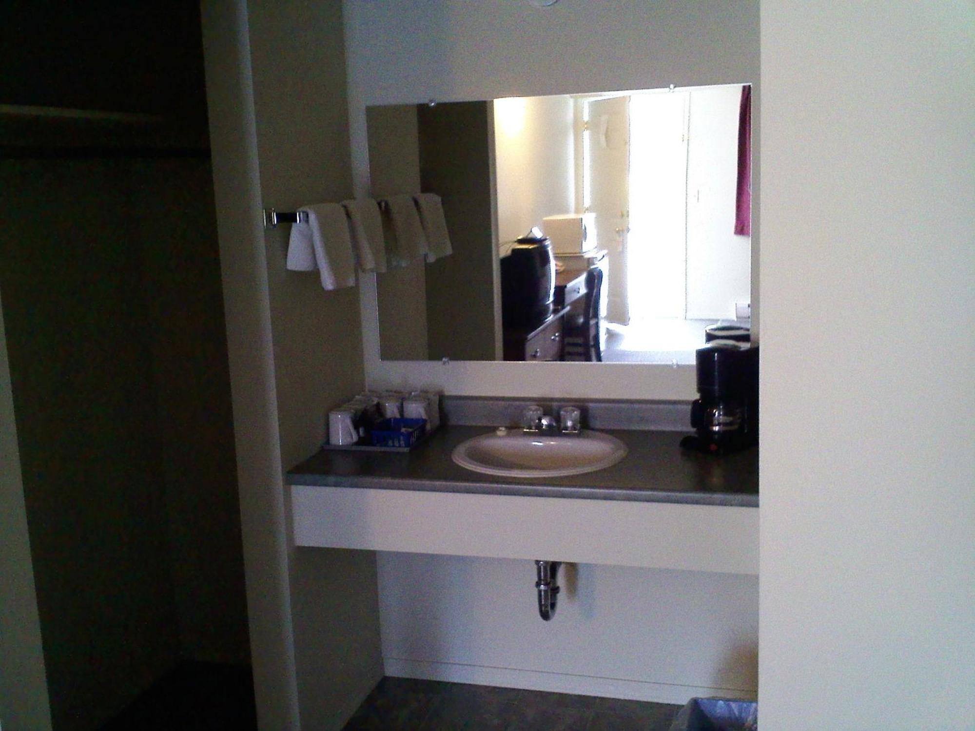 Caravan Inn Quesnel Ngoại thất bức ảnh